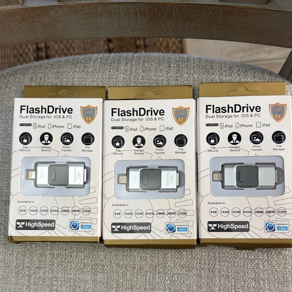 Silver FlashDrive for iOS & PC - Picture 1 of 2